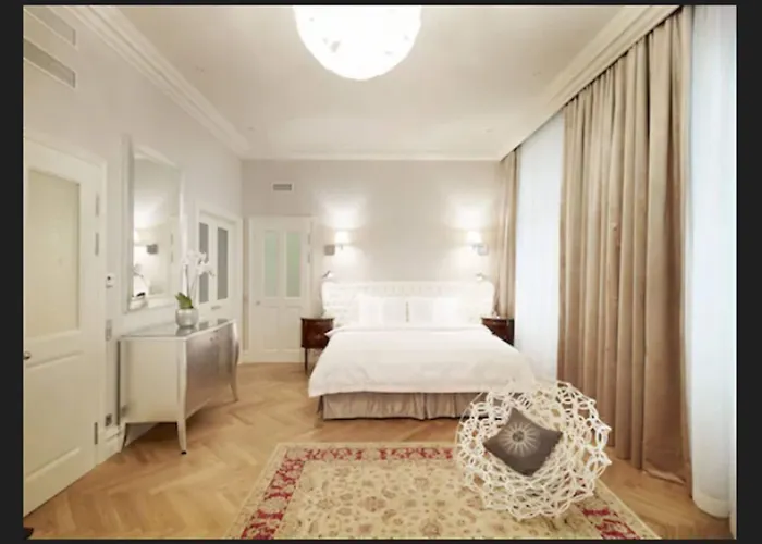 Sans Souci, Hotel 5*